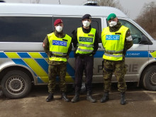 Cooperation of soldiers with police officers: 12 hours in the cold on their feet, saving lives and great experience