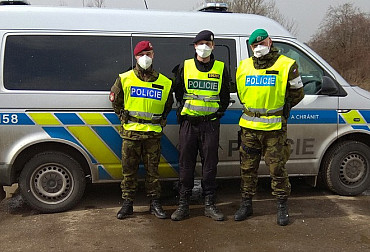 Cooperation of soldiers with police officers: 12 hours in the cold on their feet, saving lives and great experience