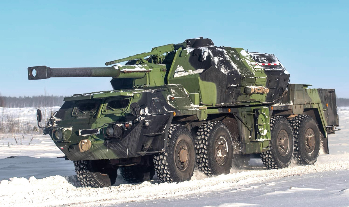 Foto: Mrazivé počasí ovlivňovalo údržbu techniky (na snímku ShKH 152 mm vz. 77 DANA) | 13. dp