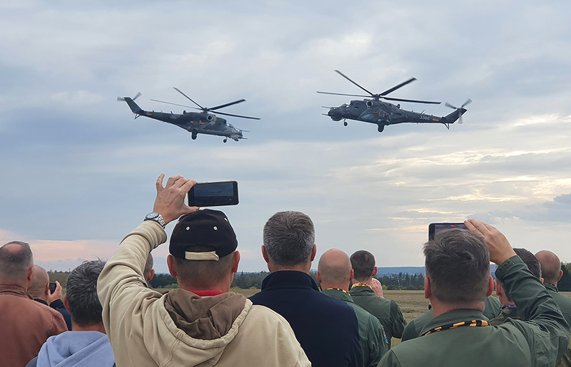 Picture: Dynamic demonstration of Mi-24V attack helicopters | Tomáš Vlach / CZ DEFENCE