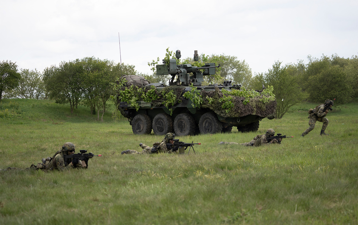 Foto: Výsadek roje z KBVP Pandur II 8x8 | Michal Pivoňka / CZ DEFENCE