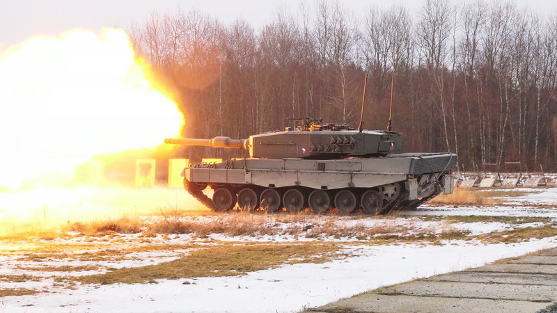 Foto: Leopard 2A4 váží kolem 55 tun, modernizované varianty německého obrněnce se pak pohybují okolo 64 tun | Jan Juřica / CZ DEFENCE