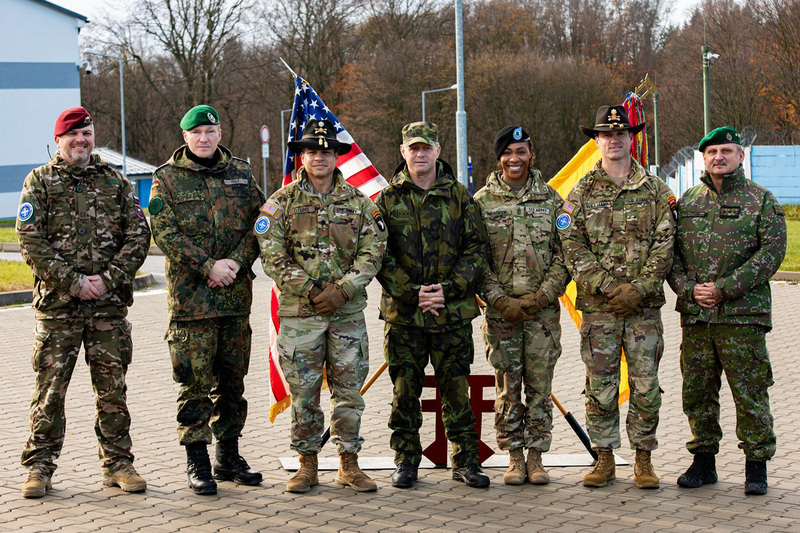 Foto: V listopadu 2023 proběhla rotace amerických dragounů, po které následovala rotace u německé tankové roty a posléze rovněž u mechanizované roty. Do konce roku mimo české jednotky došlo k výměně mezinárodních jednotek a příprava na předání operačního úkolu 4. ÚU AČR. | MN BG SVK
