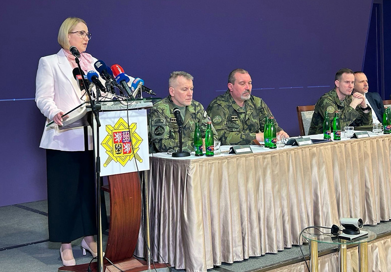 Foto: Jana Černochová hovoří na Velitelském shromáždění | Jan Zilvar / CZ DEFENCE