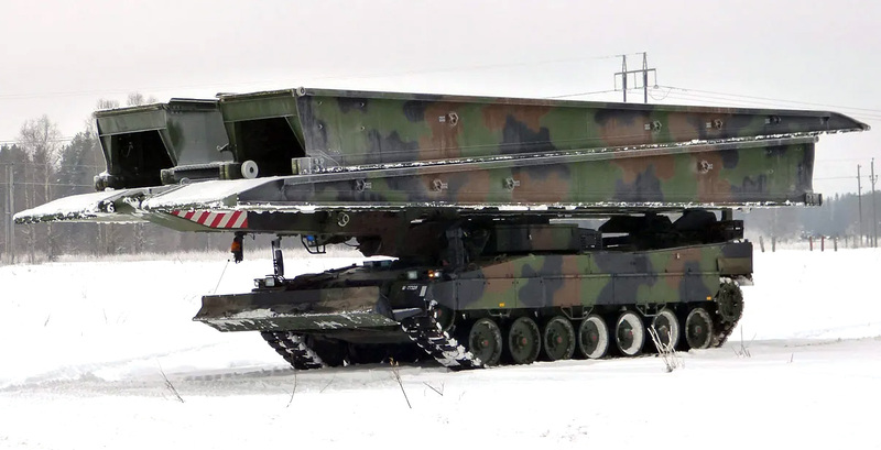 Foto: Pásová verze mostního systému Leguan na podvozku Leopard 2 | KMW