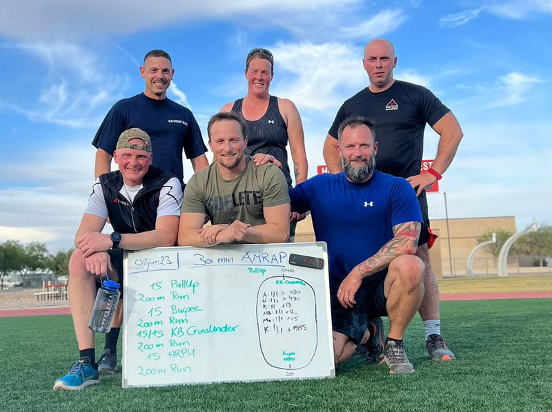 Foto: Trénink crossfitu se spolužáky | nprap. Michal Baka