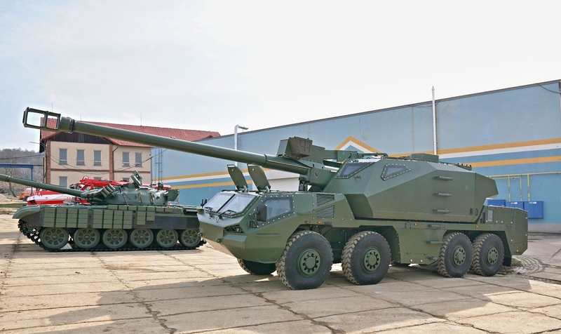 Picture: The Dutch delegation saw, among others, the DITA howitzer, T-72EA tank and MR-2 Viktor | Excalibur Army