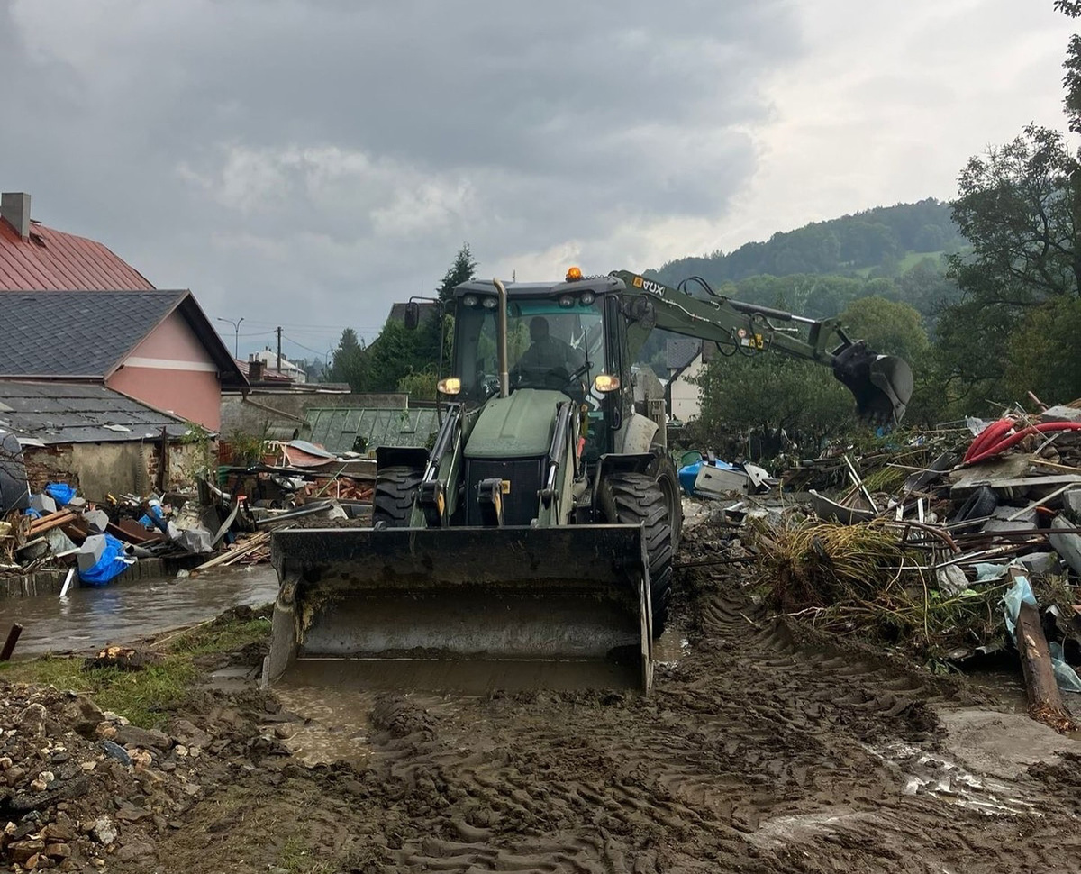 Foto: Ženijní technika AČR v postižených oblastech | AČR