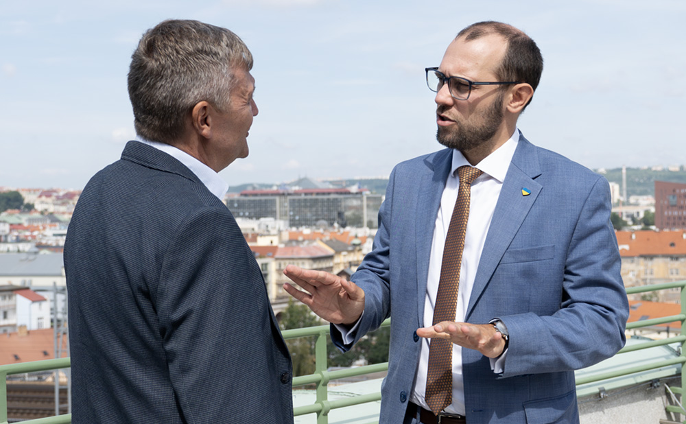 Foto: V tomto díle našeho diskusního pořadu CZ DIALOGY jsme si povídali s vládním zmocněncem pro rekonstrukci Ukrajiny Tomášem Kopečným | Michal Pivoňka / CZ DEFENCE
