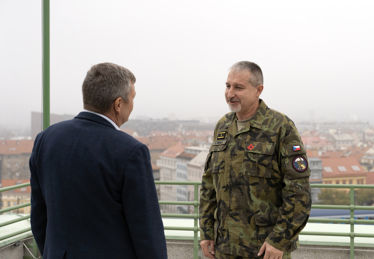 Foto: Momentka z rozhovoru s velitelem 7. mb brigádním generálem Zdeňkem Mikulou | Michal Pivoňka / CZ DEFENCE