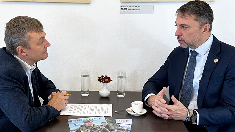 Foto: V tomto díle našeho diskusního pořadu CZ DIALOGY jsme si popovídali s předsedou spolku Jagello 2000 Zbyňkem Pavlačíkem | Michal Pivoňka / CZ DEFENCE