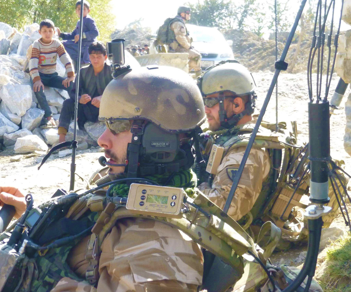 Foto: Zahraniční mise je zdroj praktických zkušeností, ale též dlouhého odloučení od rodiny | 7. mb