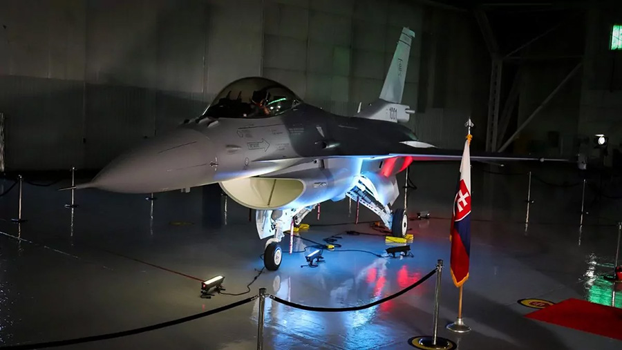 Foto: První stroj F-16 určený pro slovenské vzdušné síly | Ministerstvo obrany SR