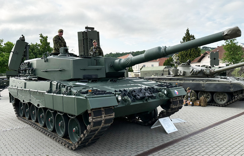 Foto: Příchod tanků Leopard 2 představuje pro AČR dramatický kvalitativní posun, neboť se tím vytváří cesta k definitivnímu opuštění typů sovětské konstrukce. | Michal Pivoňka / CZ DEFENCE