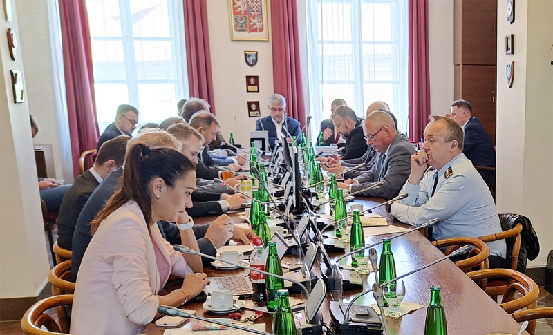 Foto: Téměř po dvou měsících se opět sešel Výbor pro obranu Poslanecké sněmovny Parlamentu ČR, který měl tentokrát nabitý program. | Jan Zilvar / CZ DEFENCE