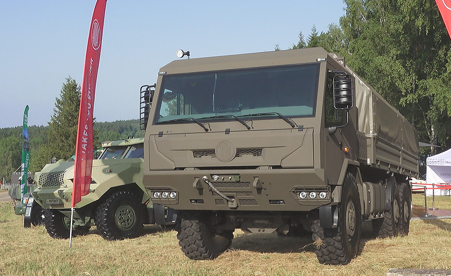 Foto: Nová Tatra Force 3. generace, vlevo pancéřované vozidlo Patriot 4x4 | Jan Juřica / CZ DEFENCE