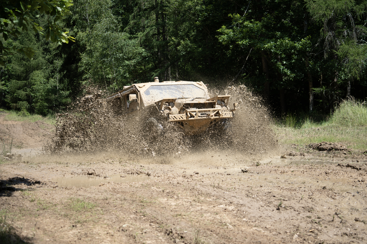 Foto: Flyer 72 Heavy Duty | Michal Pivoňka / CZ DEFENCE