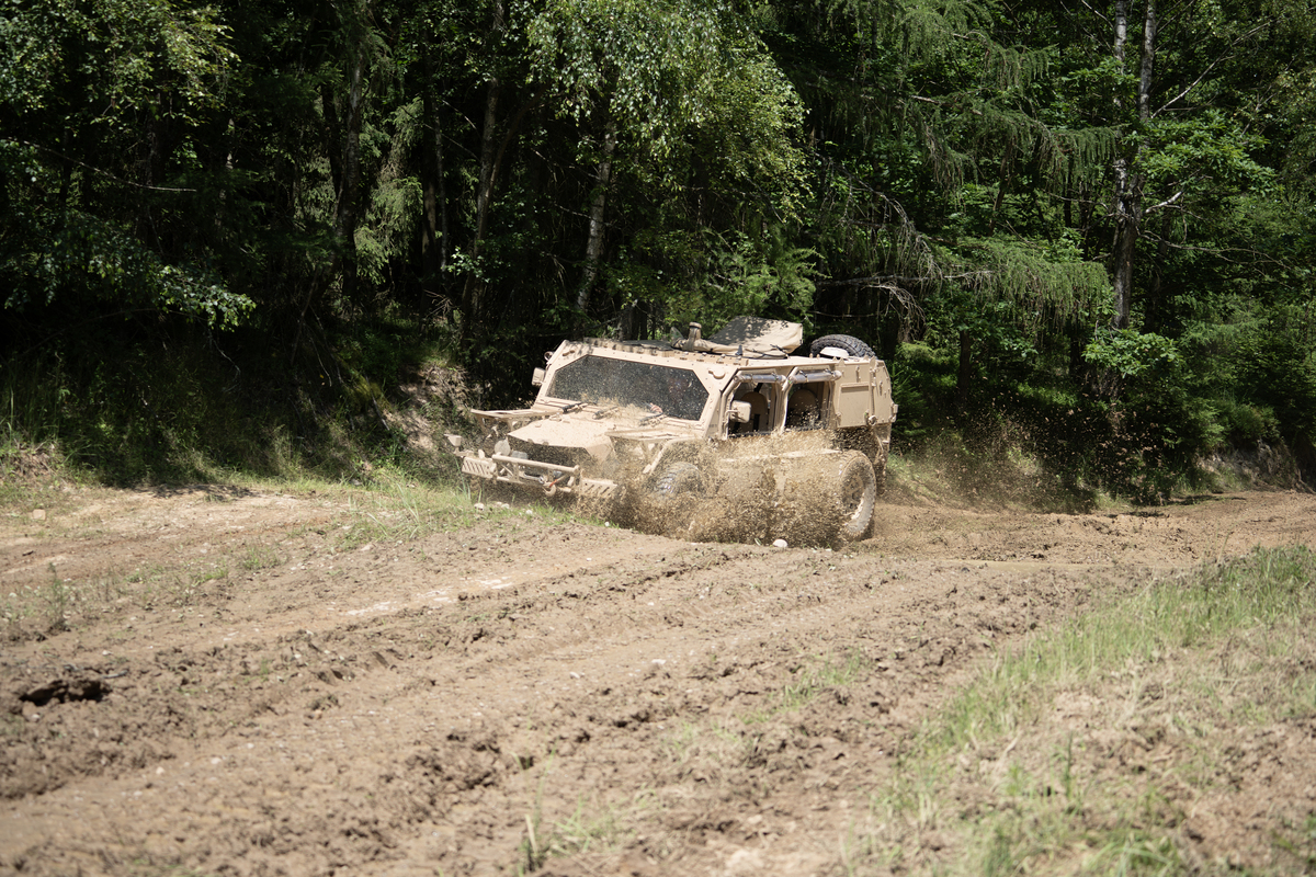 Foto: Flyer 72 Heavy Duty | Michal Pivoňka / CZ DEFENCE