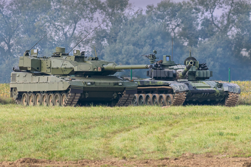 Picture: Leopard 2 A7 a T-72M4 CZ | Jan Suchánek / CZ DEFENCE
