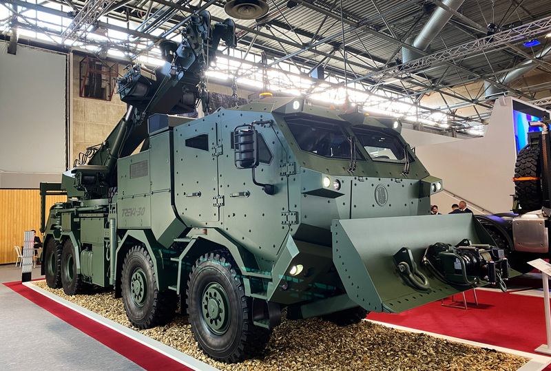 Foto: Vyprošťovací a odsunový automobil TREVA-30 na podvozku Tatra Force 8x8 | Michal Pivoňka | CZ DEFENCE