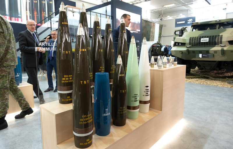 Foto: Dělostřelecká munice včetně zadýmovacích a osvětlovacích dělostřeleckých granátů v ráži 155 mm NATO | Michal Pivoňka / CZ DEFENCE