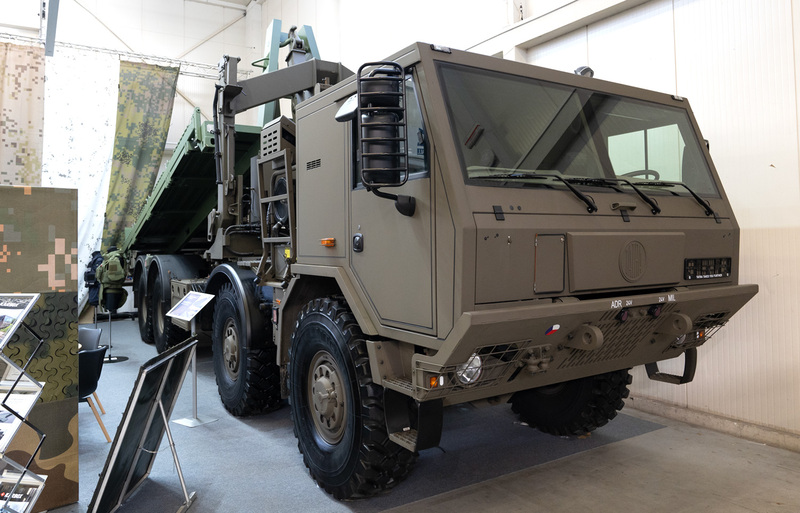 Foto: Hákový nakladač Ampliroll AL 16500 DM na podvozku Tatra 8x8 | Michal Pivoňka / CZ DEFENCE
