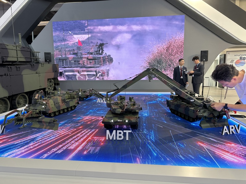 Picture: Models of the K2 PL tank and support vehicles on the chassis of this tank | Michal Pivoňka / CZ DEFENCE